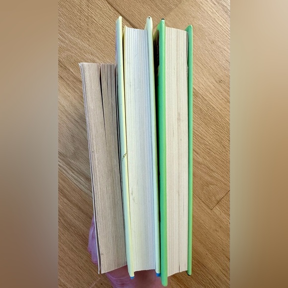 Emily Giffin Book Bundle - Picture 4 of 7